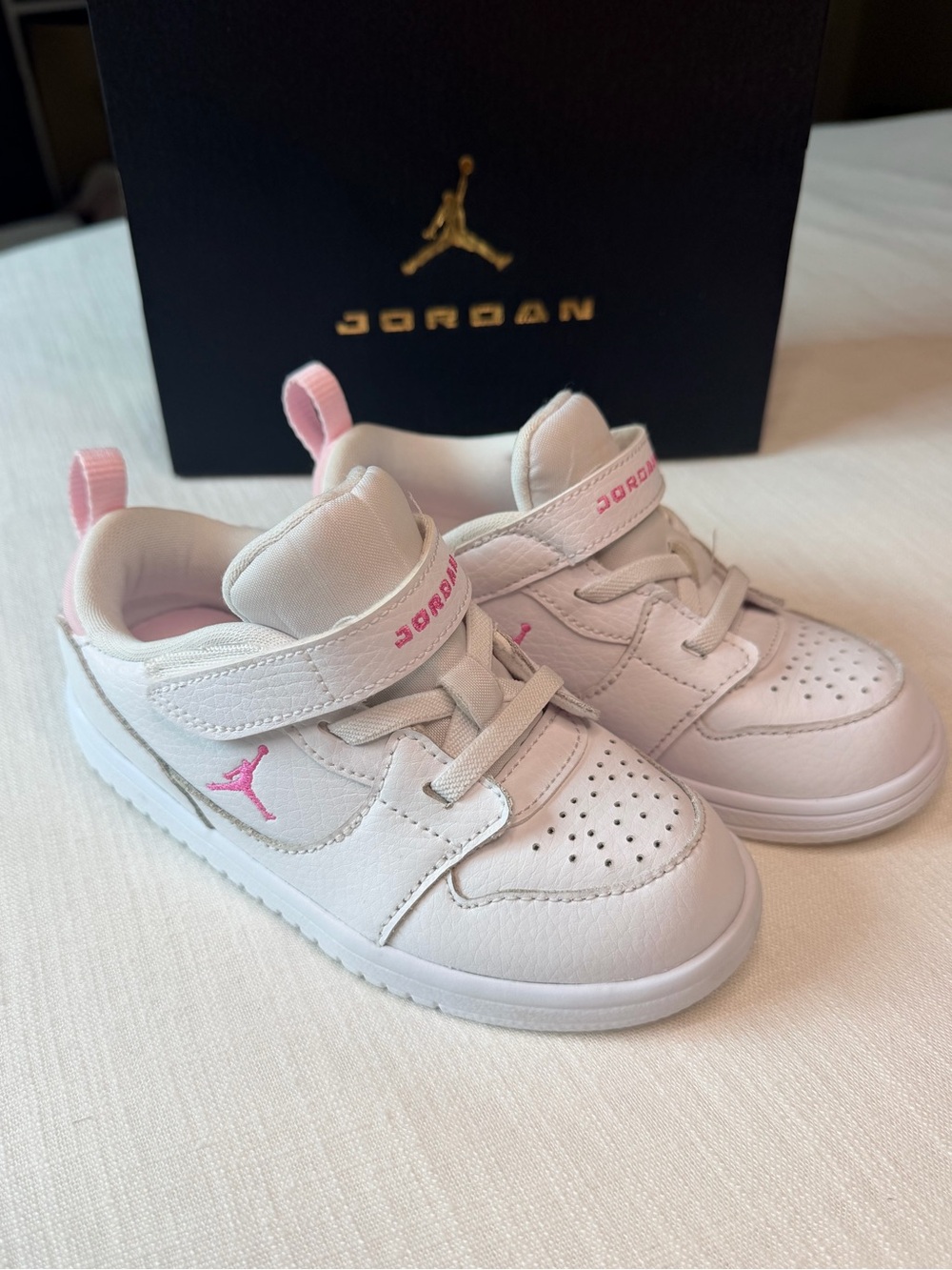 Jordan Court Connect Low toddler sneakers size 10 pink and white